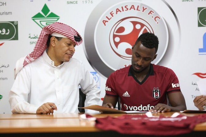 İmzayı Beşiktaş Formasıyla Attı