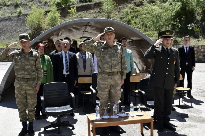 Bir Günlüğüne Asker Olup Terhis Belgesi Aldılar