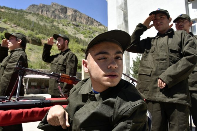 Bir Günlüğüne Asker Olup Terhis Belgesi Aldılar