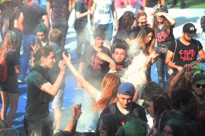 Adana’da ’Renkli’ Festival