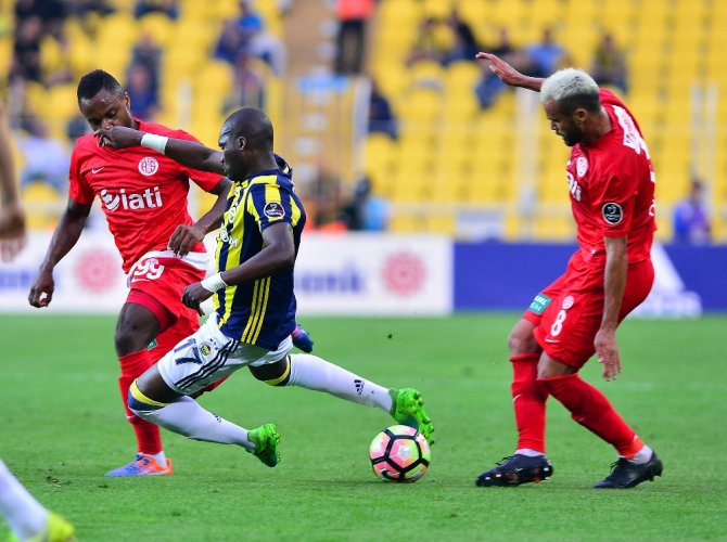 Fenerbahçe’ye Antalyaspor Darbesi