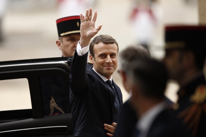 Macron Görevi Devraldı