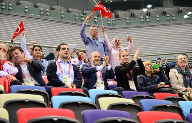 Bakan Kılıç’tan Sporculara Anneler Günü Sürprizi