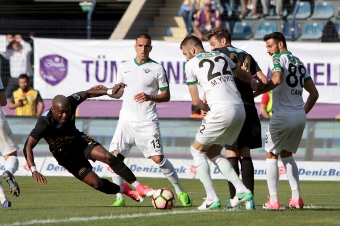Akhisar 4 Golle Kazandı
