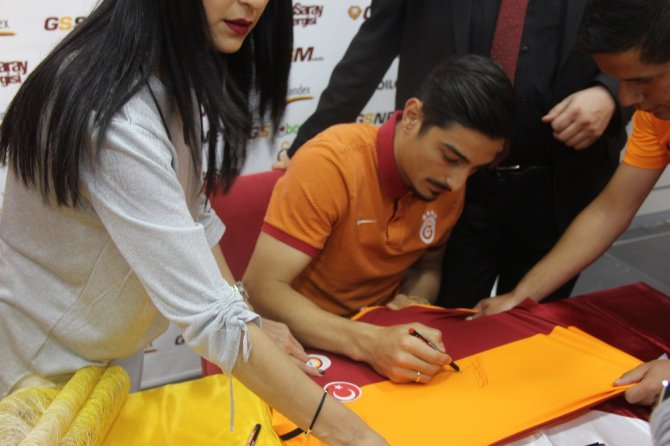 Galatasaraylı Koray Günter, Taraftarlarla Buluştu