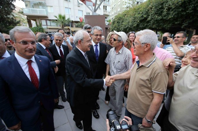 Kılıçdaroğlu, Zübeyde Hanım’ın Anıt Mezarını Ziyaret Etti