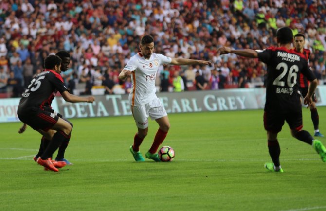 Sneijder Aslanı İpten Aldı