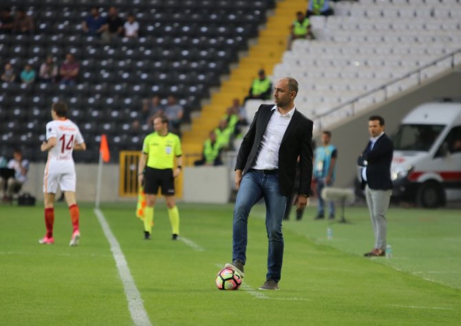 Sneijder Aslanı İpten Aldı