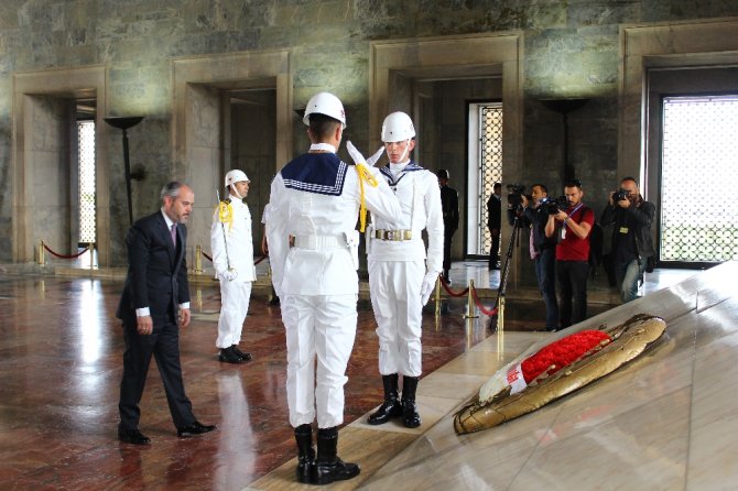 Bakan Kılıç Anıtkabir’i Ziyaret Etti