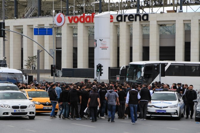 50 Otobüs Beşiktaş Taraftarı Bursa Yolunda