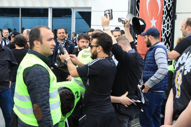 50 Otobüs Beşiktaş Taraftarı Bursa Yolunda
