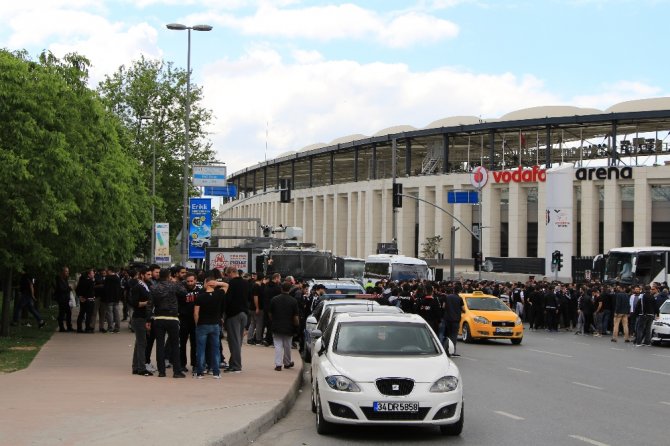 50 Otobüs Beşiktaş Taraftarı Bursa Yolunda