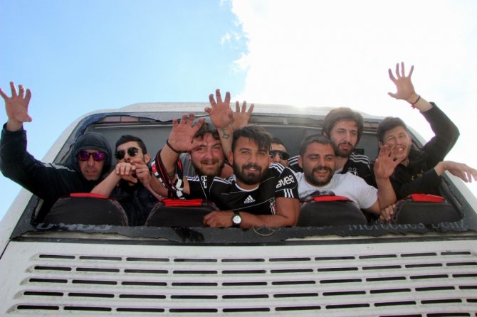 Beşiktaş Otobüslerinde Sopa Ve Bıçak Bulundu