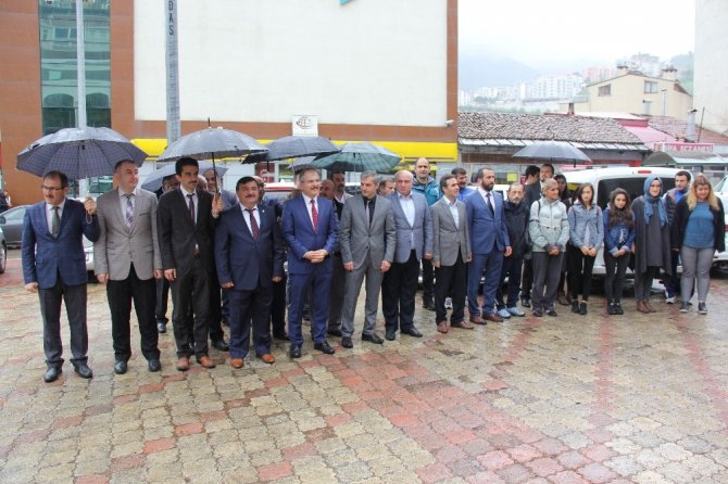 Artvin’de Gençlik Yürüyüşüne Yağmur Engeli