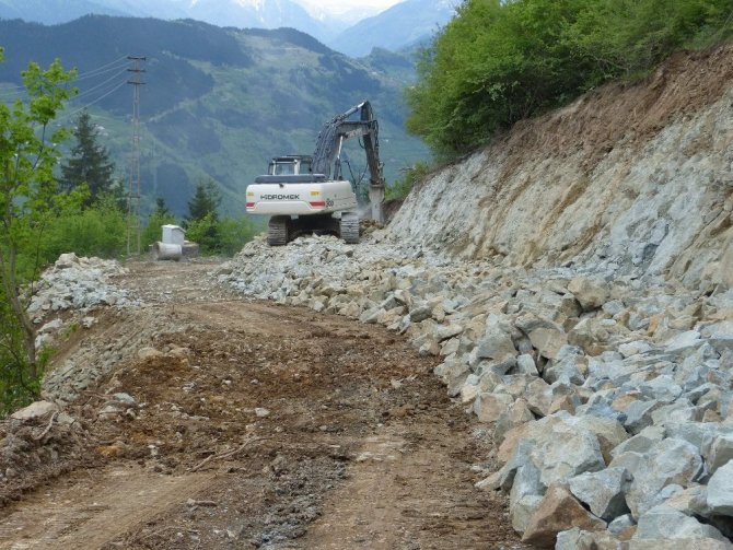 Trabzon’da Yeşilyol Projesi Kapsamında 3 Ayrı Yayla Yolunda Çalışmalara Başlandı