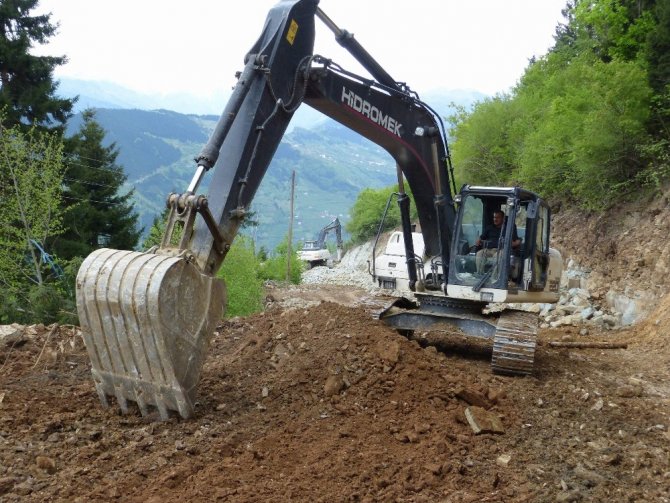 Trabzon’da Yeşilyol Projesi Kapsamında 3 Ayrı Yayla Yolunda Çalışmalara Başlandı