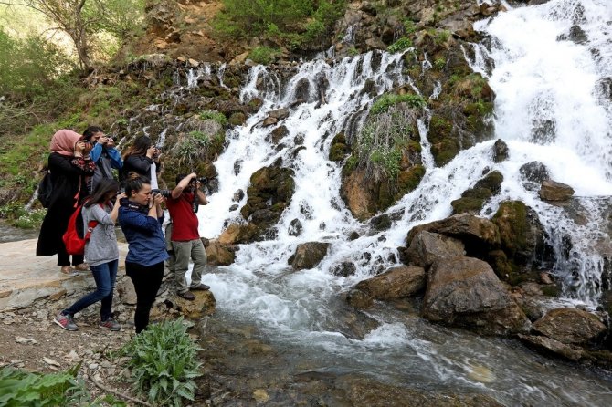 Genç Fotoğrafçılar Tomara Şelalesine Hayran Kaldı
