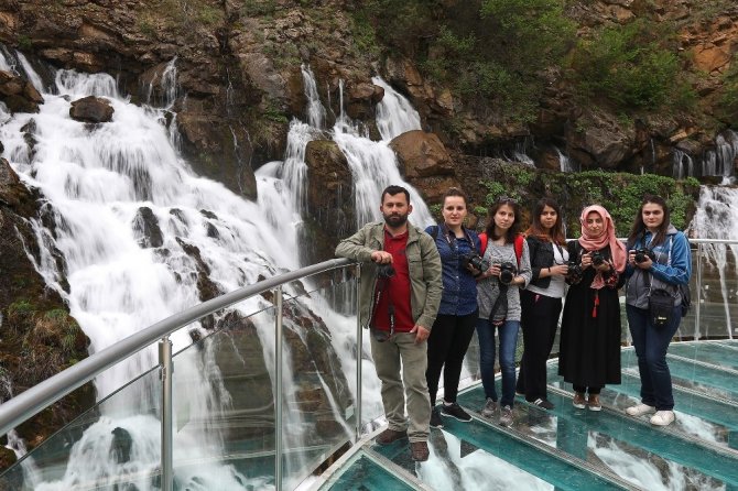 Genç Fotoğrafçılar Tomara Şelalesine Hayran Kaldı