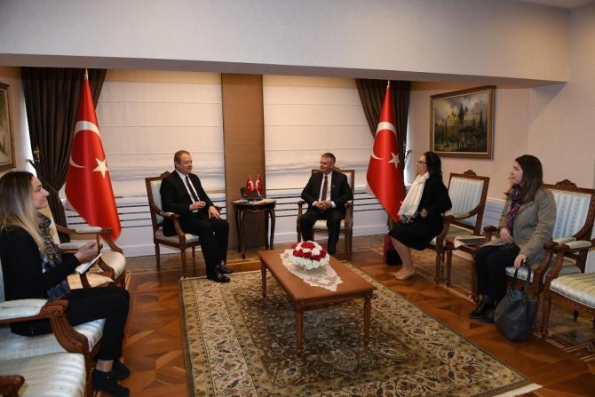 Trabzon Valisi Yavuz, Kanada Ankara Büyükelçisi Chris Cooter‘i Kabul Etti