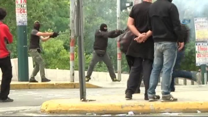 Yunanistan Karıştı: Çatışma Çıktı