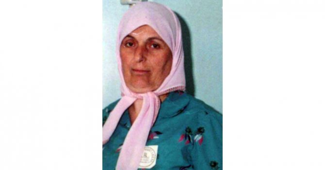 Annesini Boğazını Keserek Öldürdü
