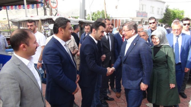 Eski Başbakan Davutoğlu Hasankeyf’i Gezdi
