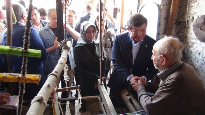 Eski Başbakan Davutoğlu Hasankeyf’i Gezdi