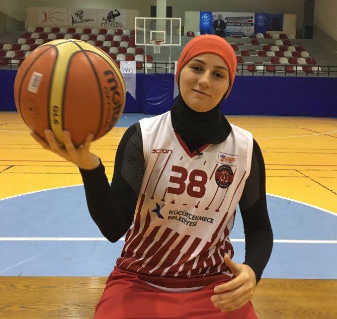 "En Büyük Hayalim Başörtülü Sporcuların Sahalarda Olması"