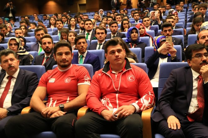 Bakan Kılıç Gençlerle Bir Araya Geldi