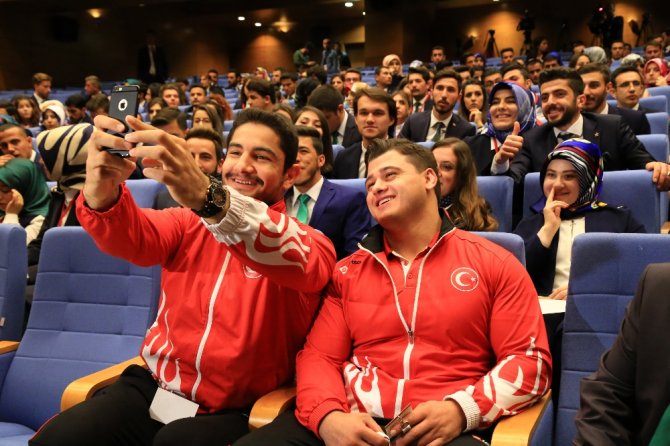 Bakan Kılıç Gençlerle Bir Araya Geldi