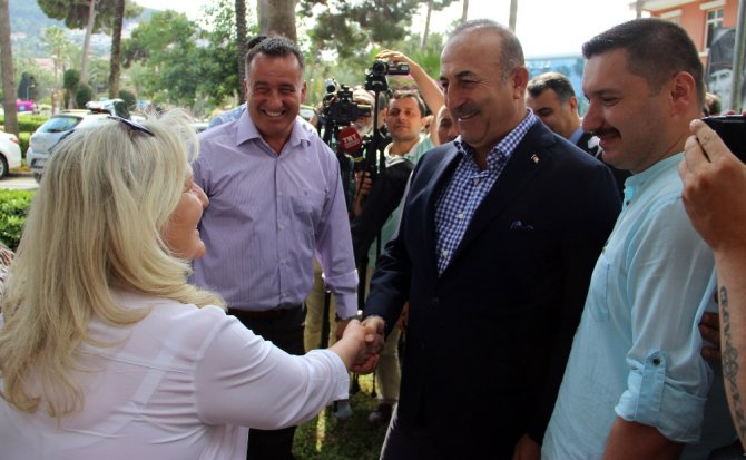 Bakan Çavuşoğlu Yerleşik Almanlarla Görüştü