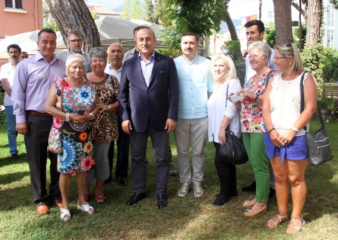 Bakan Çavuşoğlu Yerleşik Almanlarla Görüştü