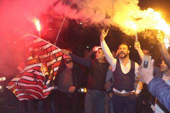 Şampiyonluk Coşkusu Sokağa Taştı