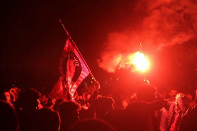 Şampiyonluk Coşkusu Sokağa Taştı