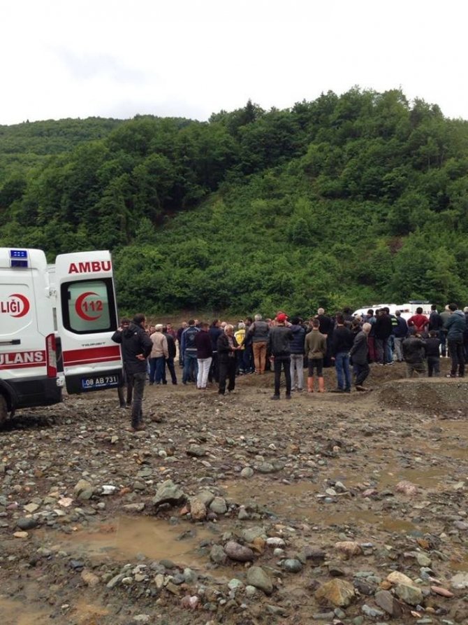 Artvin’de Hes Havuzuna Düşen İşçi Hayatını Kaybetti
