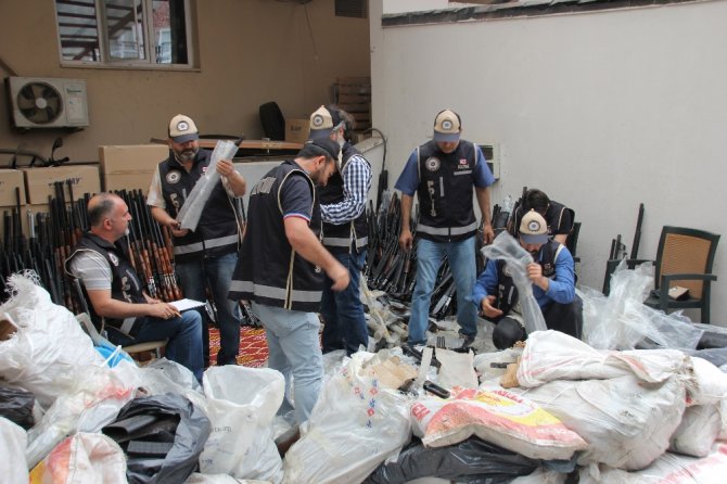 Hatay’da 1 Kamyon Kaçak Silah Ele Geçirildi