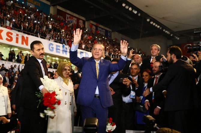 Salonda Erdoğan Ve Yıldırım Coşkusu