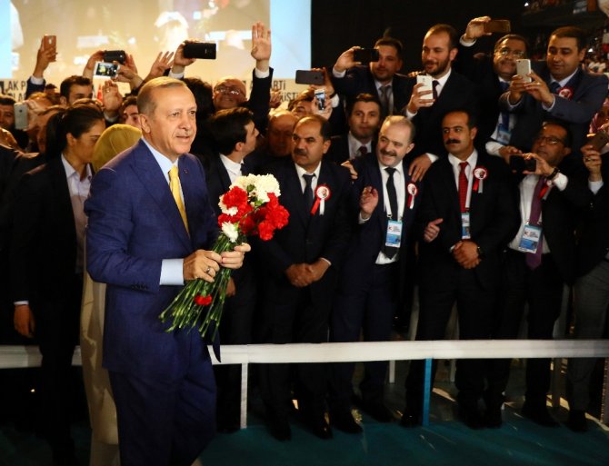 Salonda Erdoğan Ve Yıldırım Coşkusu
