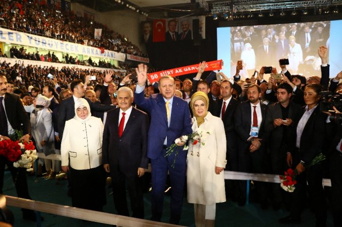 Salonda Erdoğan Ve Yıldırım Coşkusu