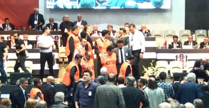 Beşiktaş Genel Kurulu Karıştı: Güvenlik Müdahale Etti