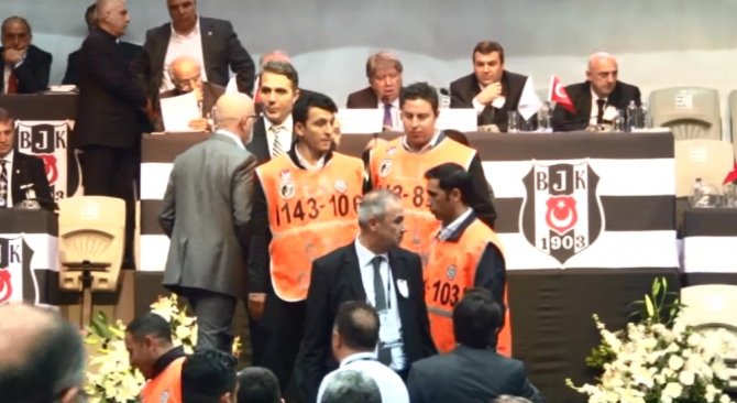 Beşiktaş Genel Kurulu Karıştı: Güvenlik Müdahale Etti