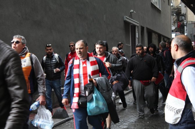 Olympiakos Tribün Lideri Uyuya Kalınca...