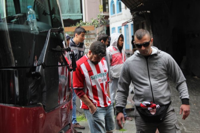 Olympiakos Tribün Lideri Uyuya Kalınca...