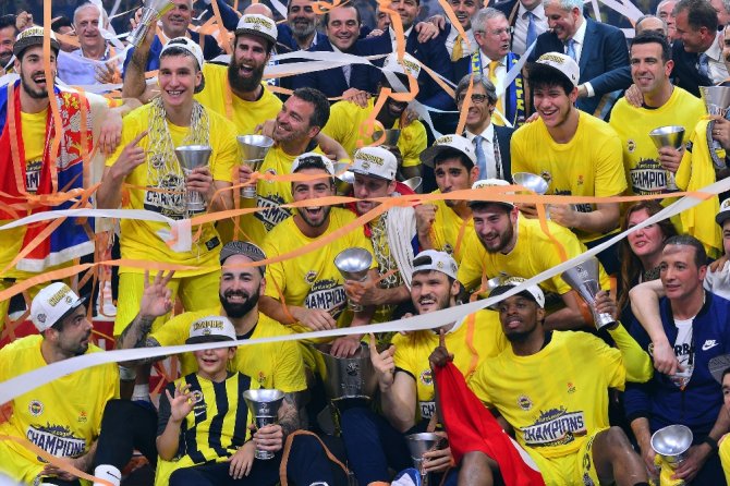 Şampiyon Kupasını Aldı