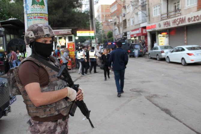 Diyarbakır’da 1400 Polisle Dev Operasyon