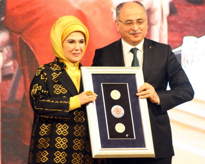 Emine Erdoğan’a "Yılın Kişisi" Ödülü