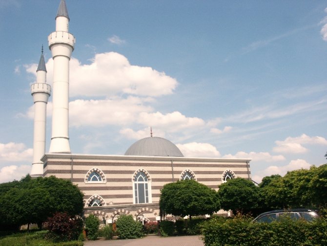 "Belçika’da Camiye Gidenler Fişleniyor"