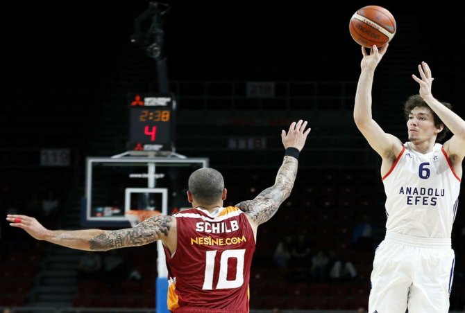 Anadolu Efes Seride Öne Geçti