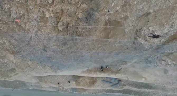 Dev Barajın İnşaatında Profesyonel Dağcılar İşçilerin Güvenliği İçin Çalışıyor