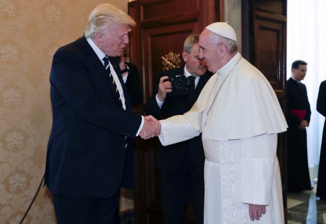 Trump, Papa Francis İle Bir Araya Geldi